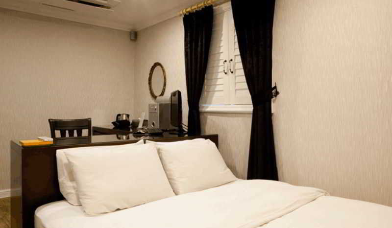 Mate Hotel Seoul Gimpo Esterno foto