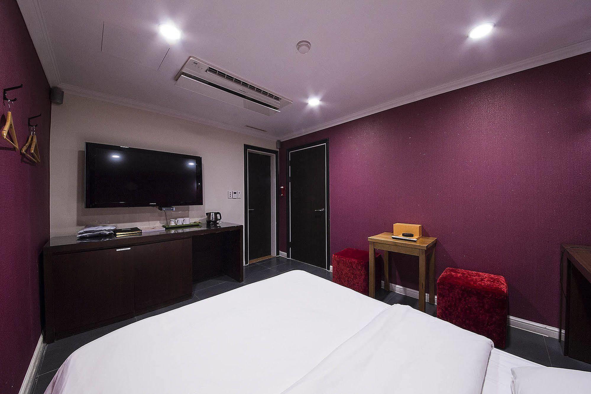 Mate Hotel Seoul Gimpo Esterno foto