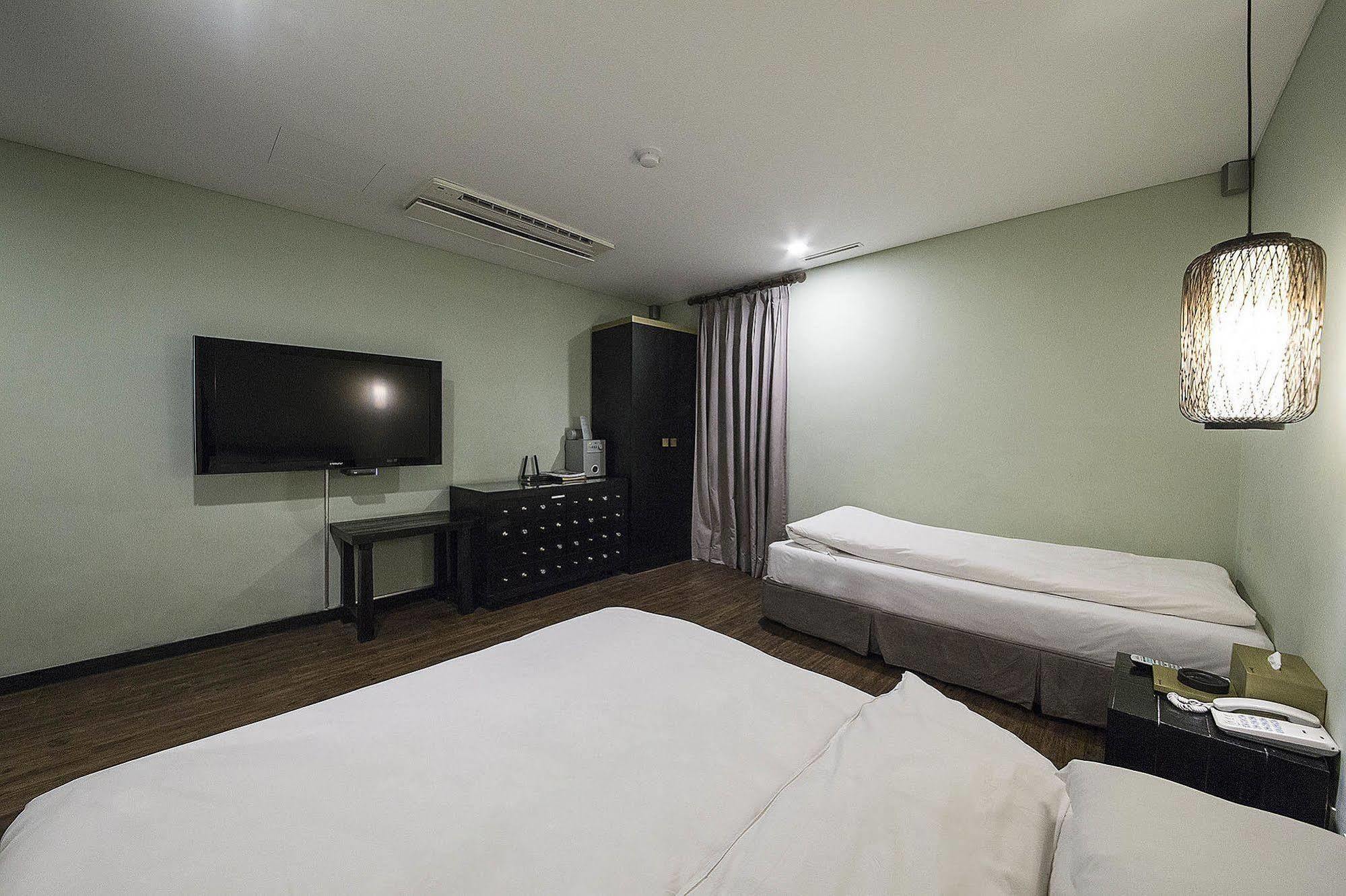 Mate Hotel Seoul Gimpo Esterno foto