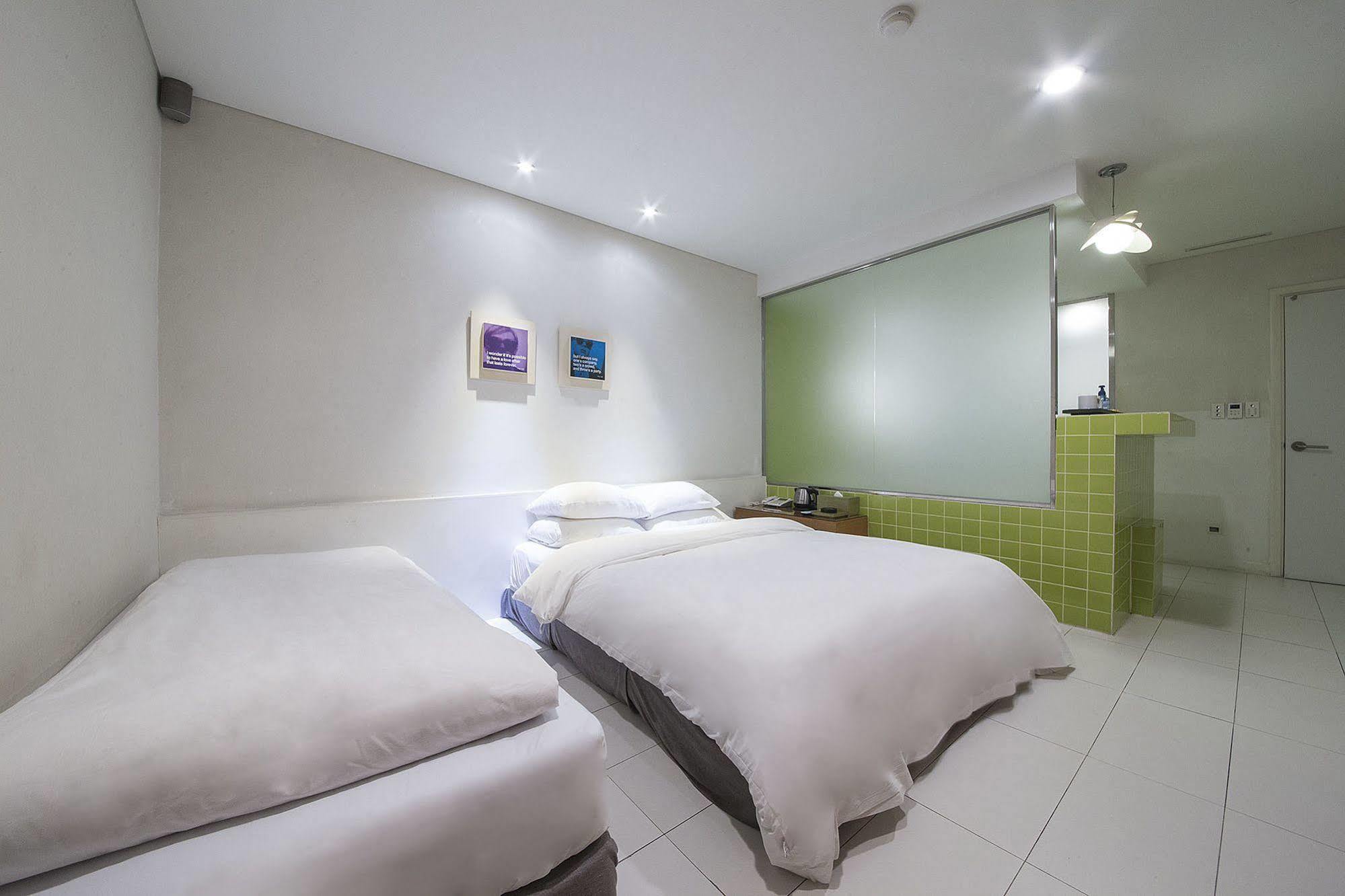 Mate Hotel Seoul Gimpo Esterno foto