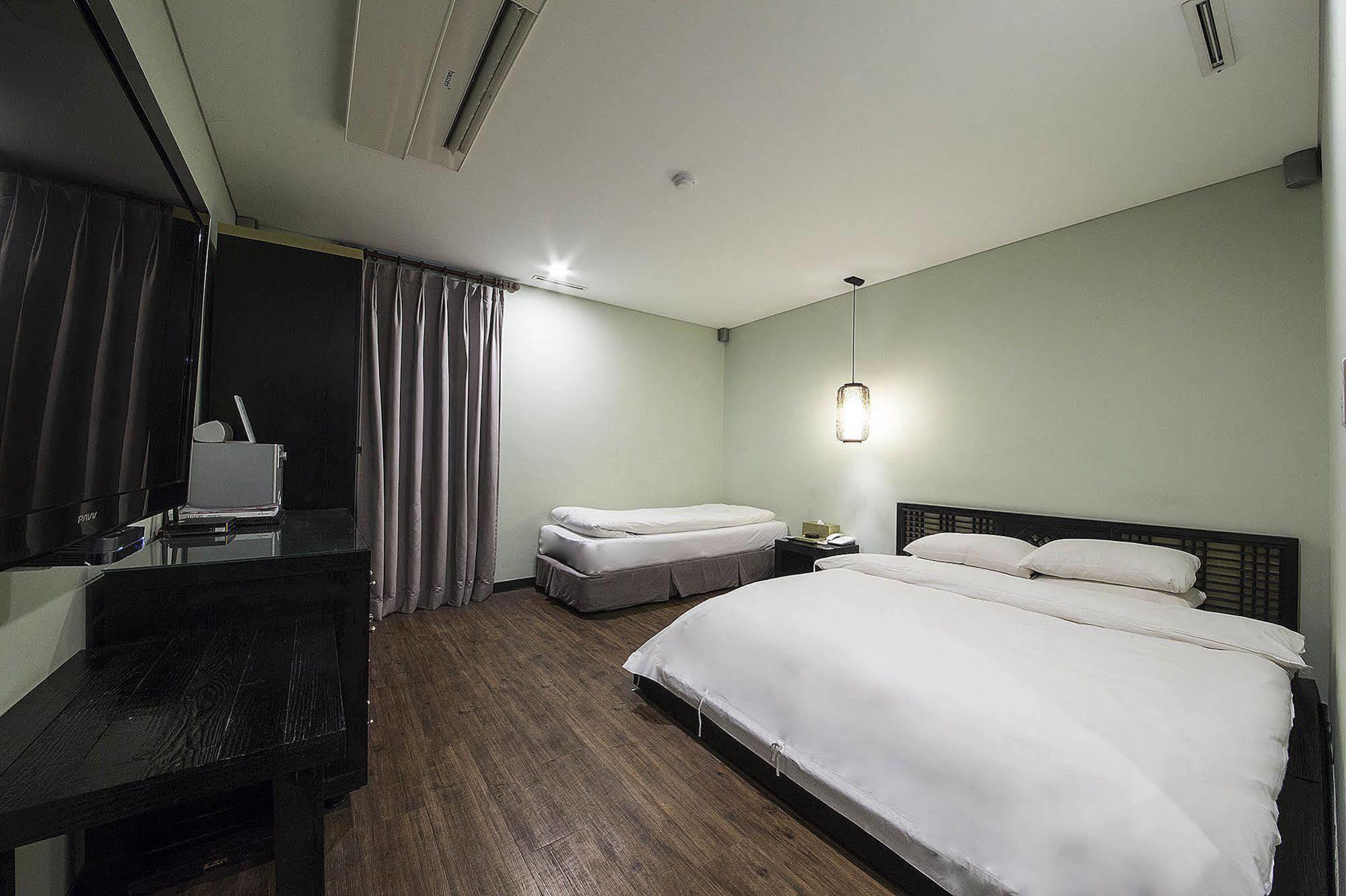 Mate Hotel Seoul Gimpo Esterno foto