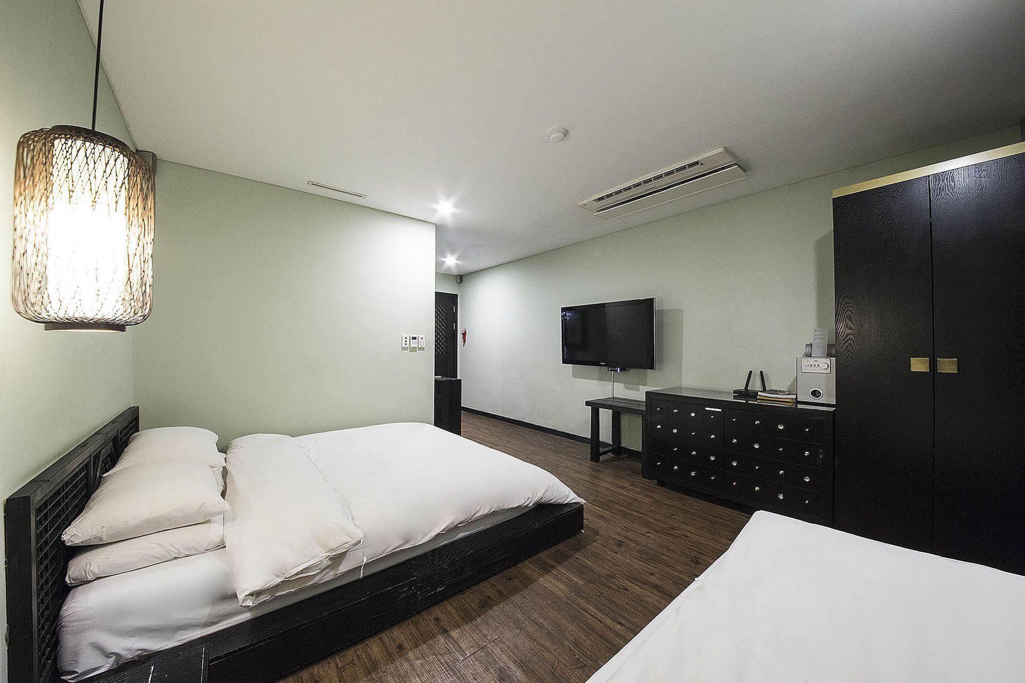 Mate Hotel Seoul Gimpo Esterno foto