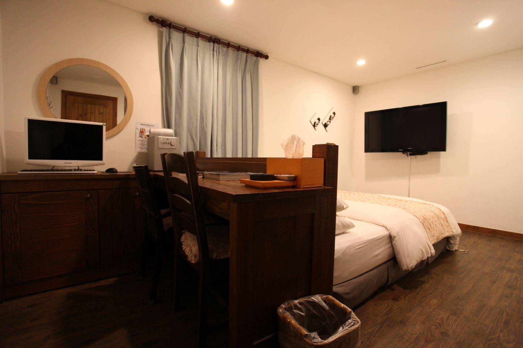 Mate Hotel Seoul Gimpo Esterno foto